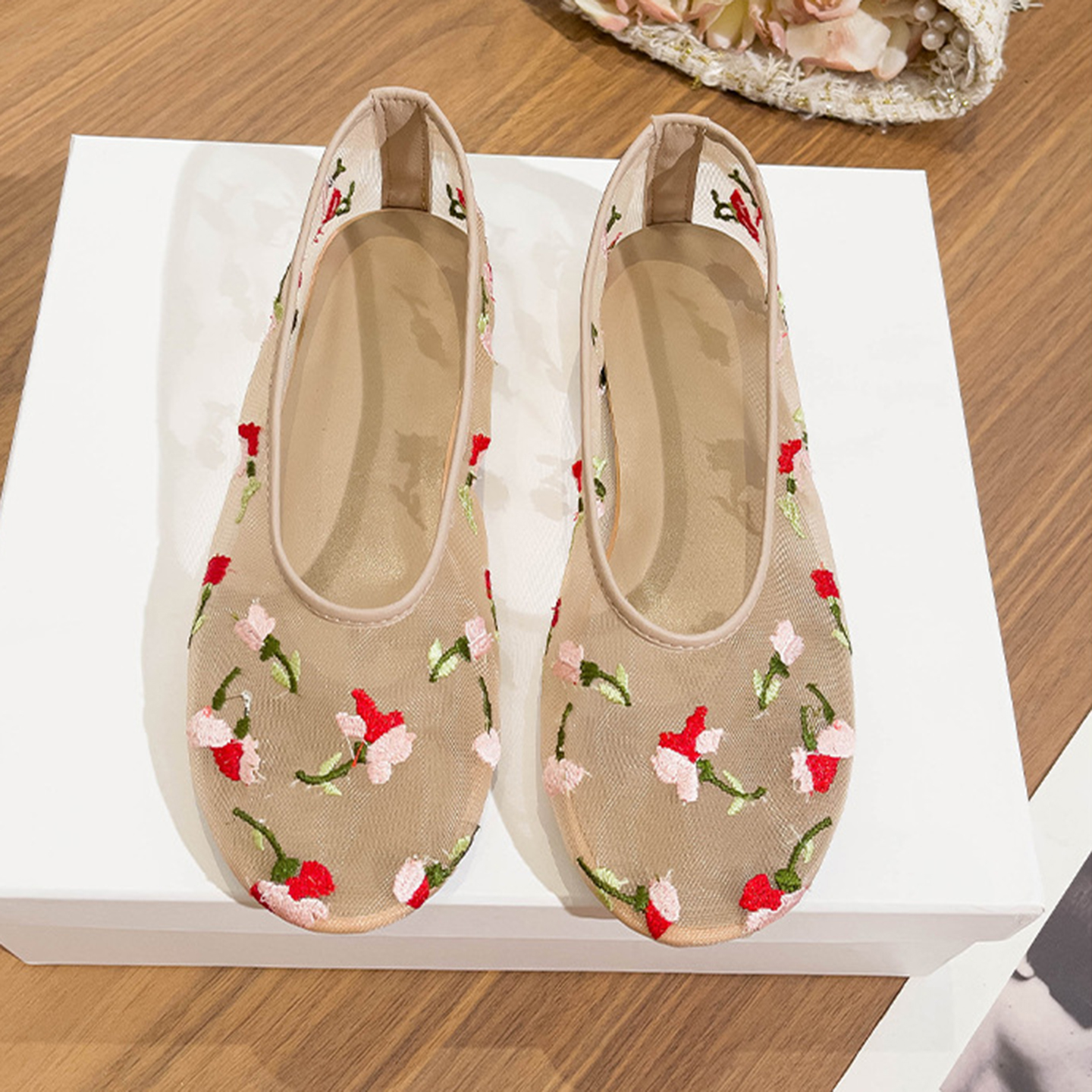 Women'S Shoes Hands Free - Hand Embroidered Flowers Designer Mesh Hollow