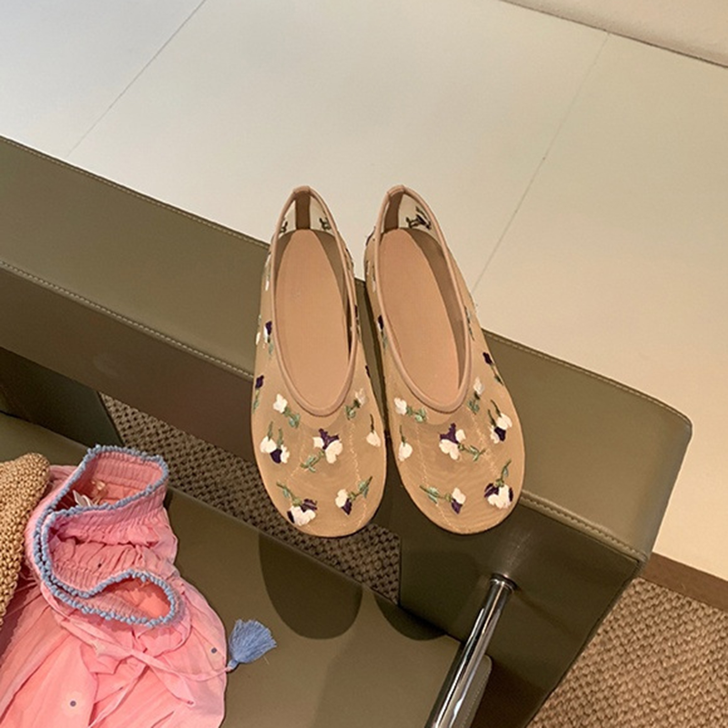 Hand Embroidered Flowers Desig - Women'S Shoes Hands Free ulasan dan harga
